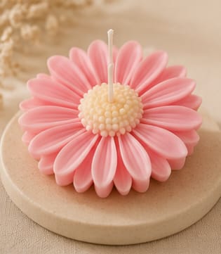 LUMARA Daisy Bloom Candle